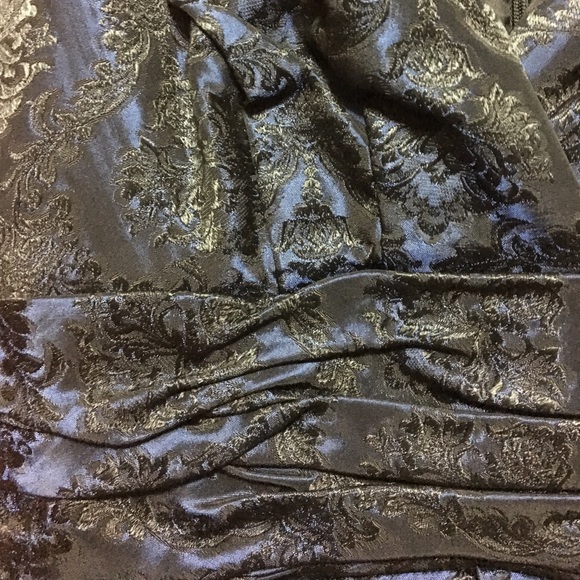 Elegant Floral Evening Dress - Picture 3 of 4